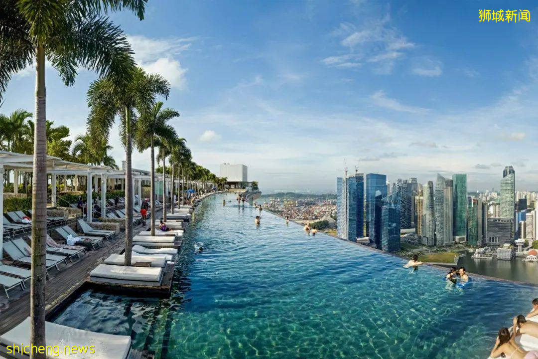 迷惑!就在这波防疫措施收紧前,鱼尾狮公园竟还有旅行团