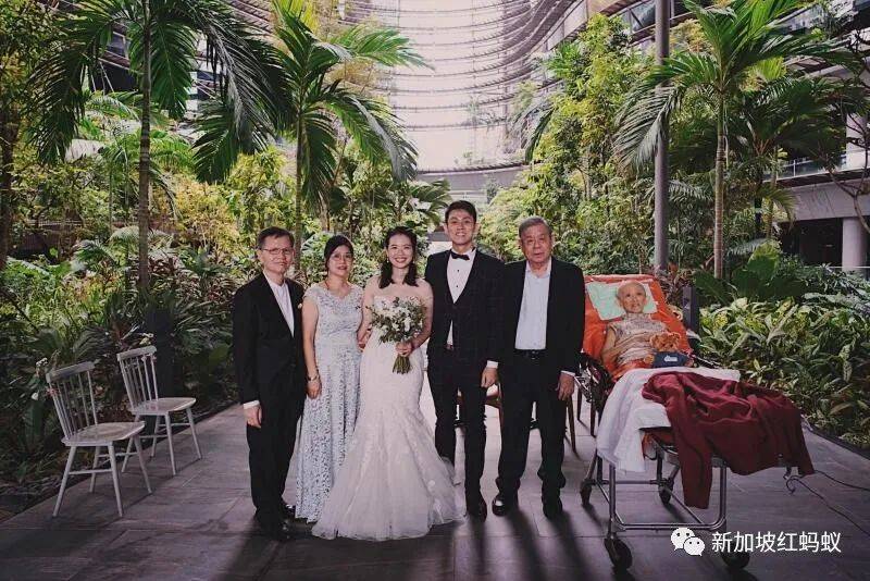 新加坡“救护车圆梦队”助癌末老母亲,实现见证儿子婚礼的临终心愿