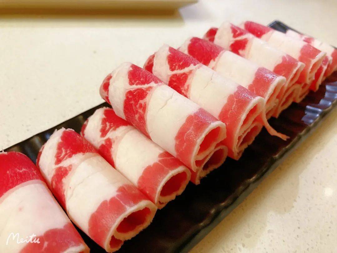 9.9新起吃網紅火鍋！小龍蝦湯底、花雕膠原湯，好喝到湯底都不剩