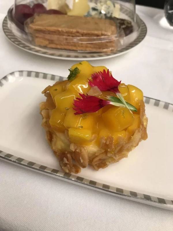 新航出的麻將被搶光！1700元，比LV和Tiffany好看！李光耀：誰也別想搞垮新航