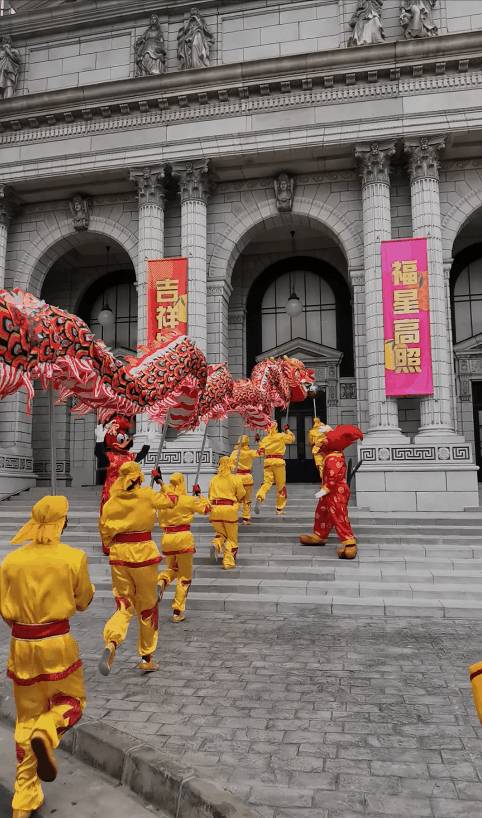 過年必玩!海洋館尋金元寶,環球影城12生肖小黃人激萌拜年