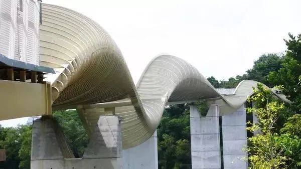 蔡德林:推倒垣牆建橋梁的新加坡