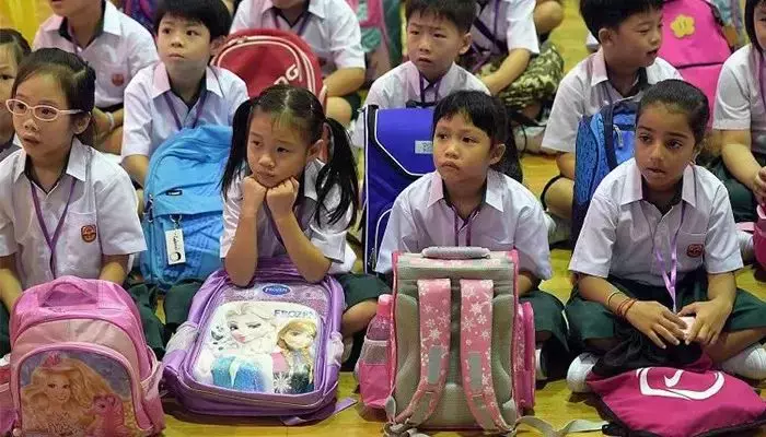 刷屏！新加坡一年一度開學大戲上演！好多家長和孩子淩晨4點就醒了