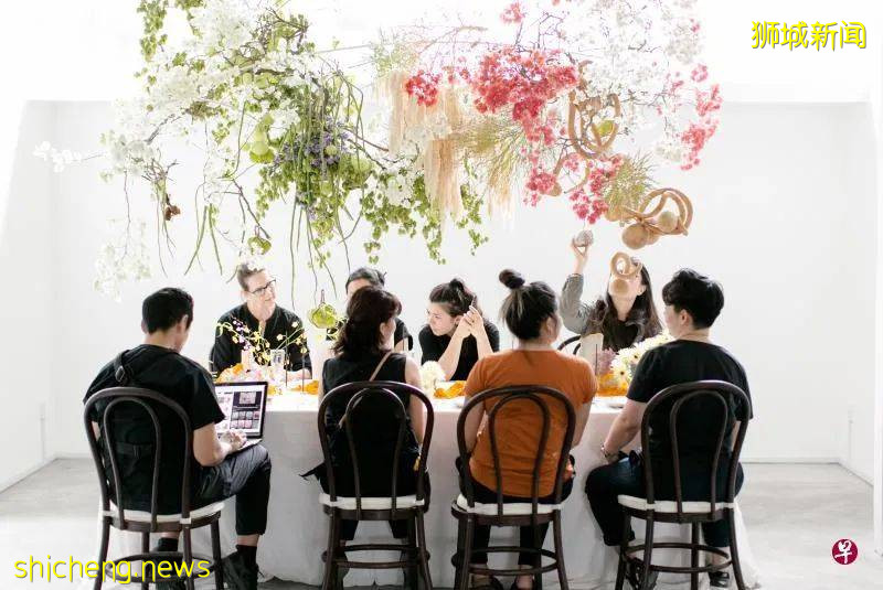 一场婚礼能让王薇薇缔造婚纱王国，也能让人开创热带花艺天地；看新加坡元建筑师如何为一直被人看扁的热带花卉翻案