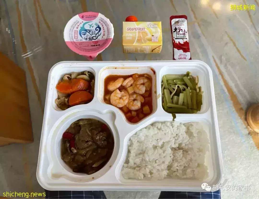 “从新加坡回到上海,封锁一再延长,我被卷入了这场前所未有的大事件”