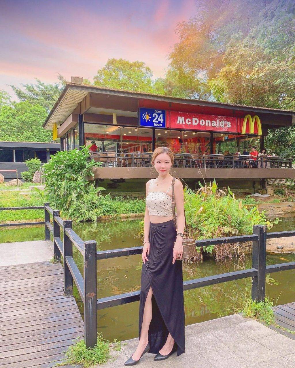 本地最美麥當勞“Queensway”打卡📷繁盛樹叢+綠蔭植物+靜谧池塘、靓"綠"風景線🌳