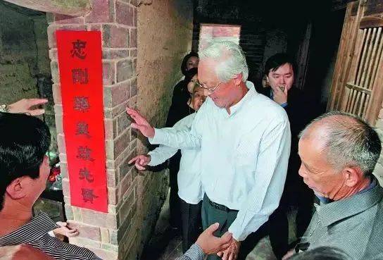 棄“政”轉“商”：新加坡前外長楊榮文的故事