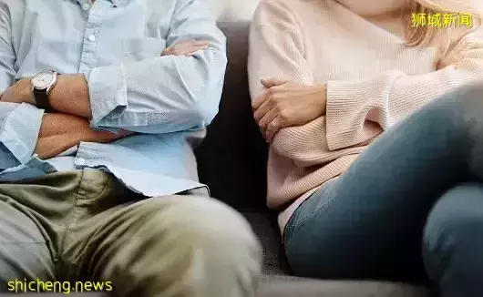 发现被“绿”后,这个新加坡男子竟翻拍老婆手机,公开性爱照