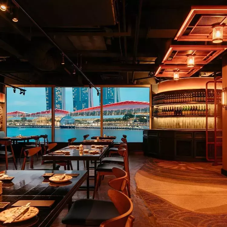 微醺迎2022年!搜罗新加坡6大酒吧特备活动🥂无限量畅饮美酒,跨年夜晚来小酌几杯🙌