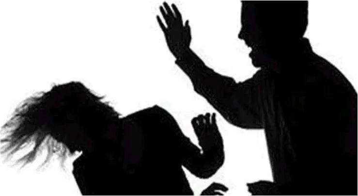 新加坡版“李剛”來了！一男子打人後叫囂：你知道我媽是誰嗎