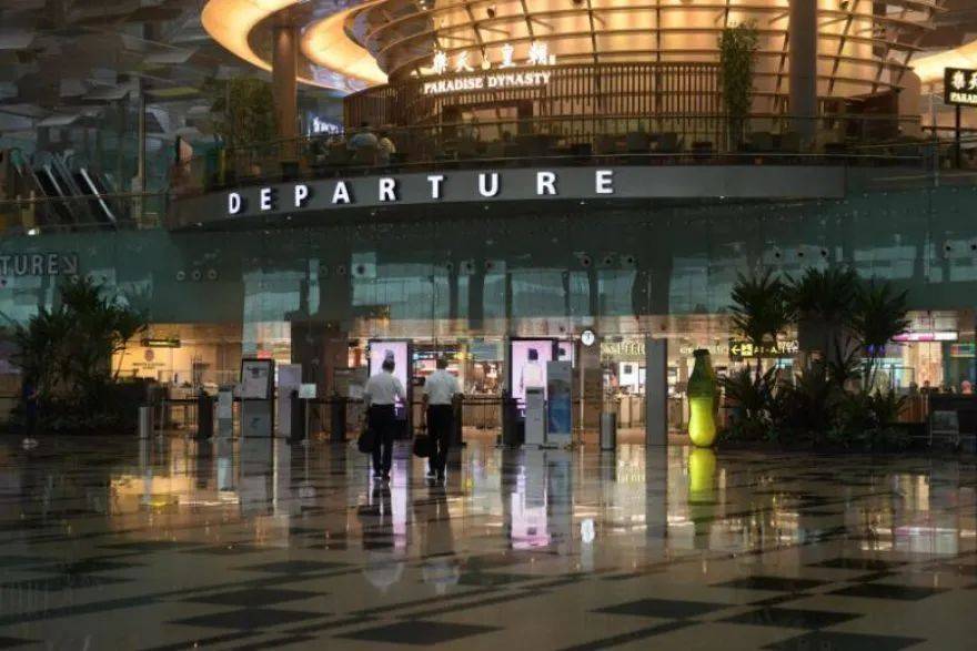 隔離14天不夠了,新加坡要改21天?!