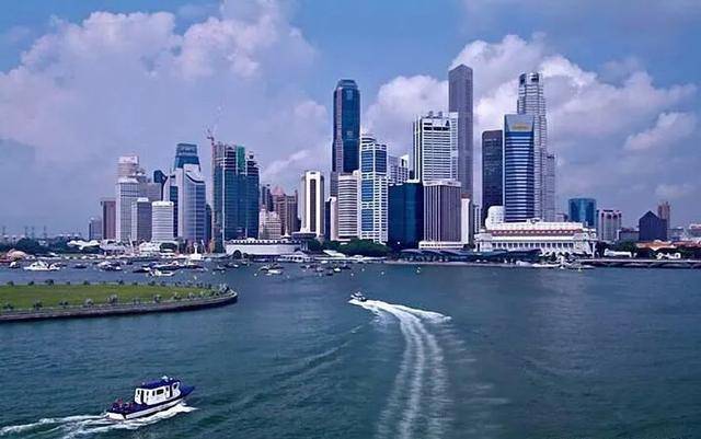 新加坡既不用英语，也不用繁体字，为什么偏偏要用中文简体字呢