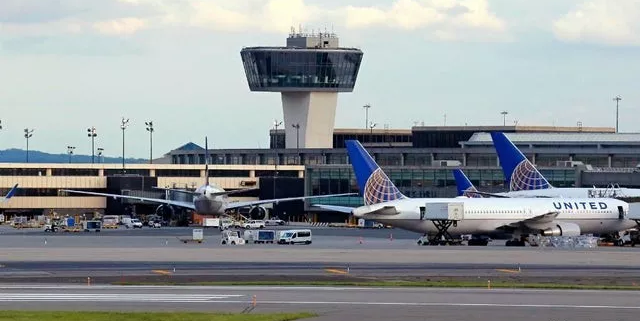 全球多家航空公司取消2月、3月...4月往返中国航班