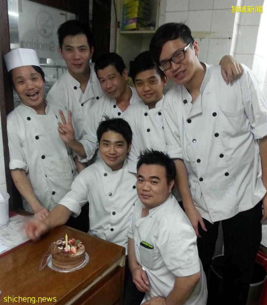 新加坡厨师放假回马变失业,在母亲建议下卖椰浆饭,结果颠倒传统一炮而红