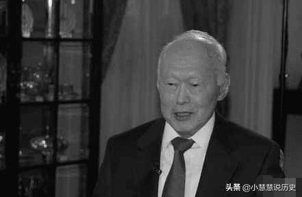 新加坡的華人占半數，爲何一獨立就廢除漢語？李光耀：漢語有缺點