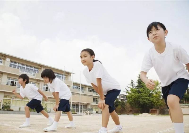 国内就有国际学校，为什么要到新加坡去读？当然是为了接受真正的国际化教育