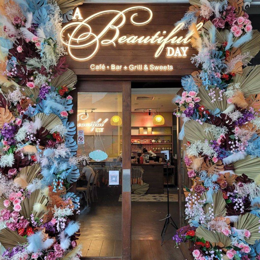 粉色浪潮預警💟新晉網美咖啡館A Beautiful Day Cafe🌹夢幻打卡角落、現烤舒芙蕾,接受甜蜜暴擊✨