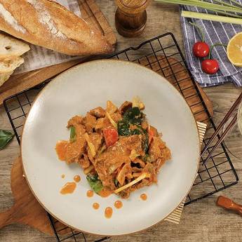 免費試吃！米其林三星大廚的秘制新加坡咖喱美食，你想吃嗎