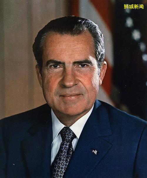 新加坡只有上海九分之一大,军队仅7万人,怎么维持55年独立