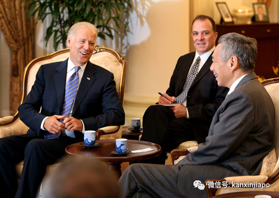 贺喜美国新总统，还记得那年新加坡亚当路小贩中心的酸柑水吗