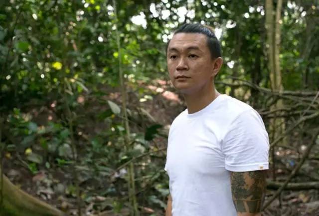 新加坡黑社会老大的励志故事,感人至深