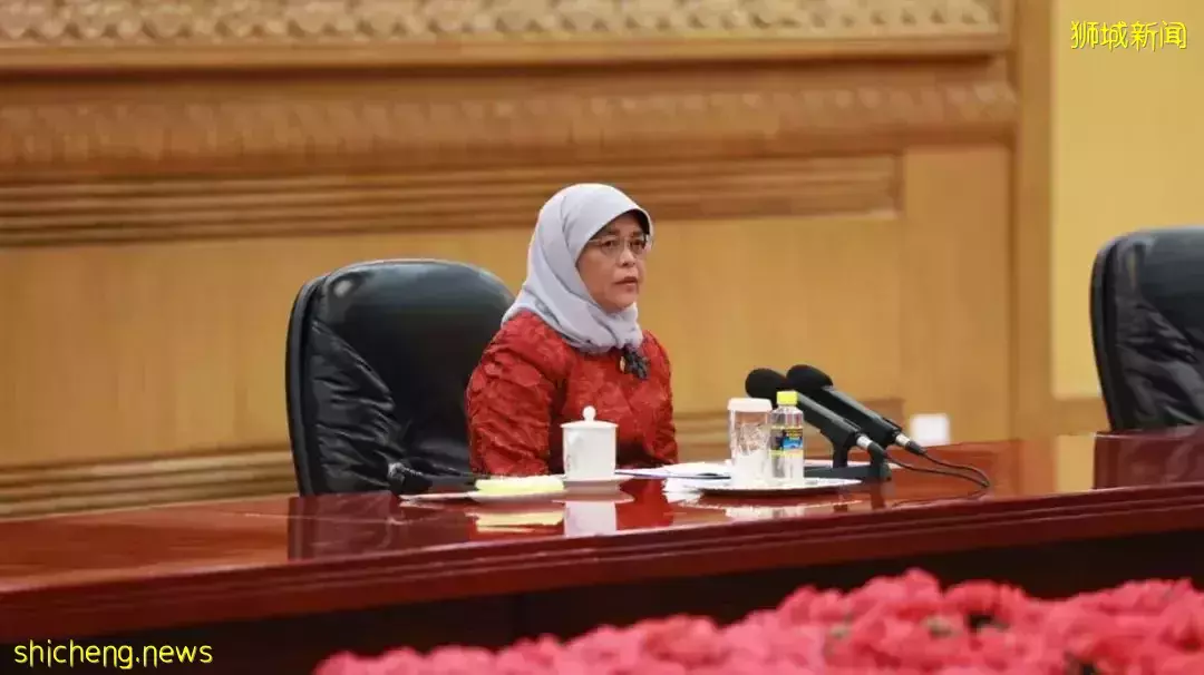 新加坡总统哈莉玛分别会见了国家主席习近平和总理李克强,两国合作的重点都在这