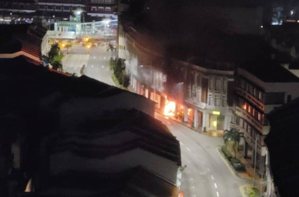 新加坡“死亡车祸”第三天,关键词——“祭奠”