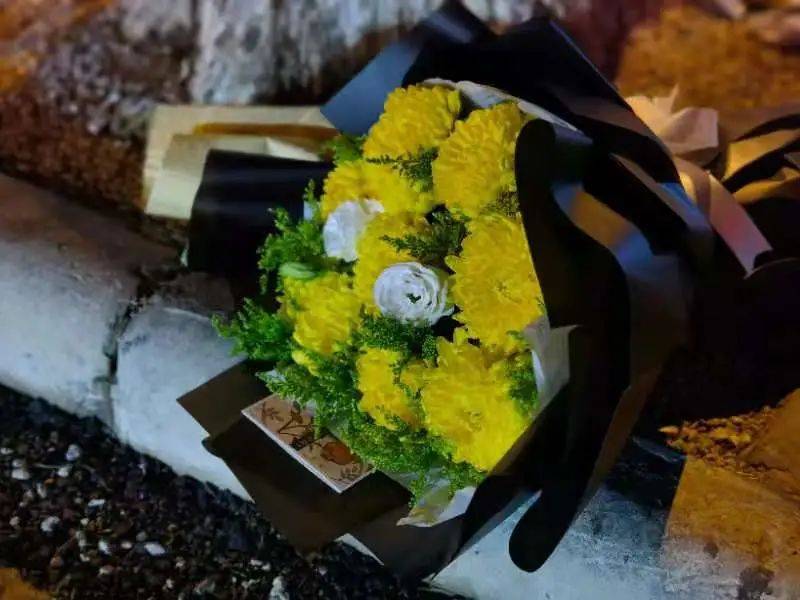 警察下跪震驚全網,實拍昆明人質劫持案有多驚心動魄!新加坡的警察也曾這樣做