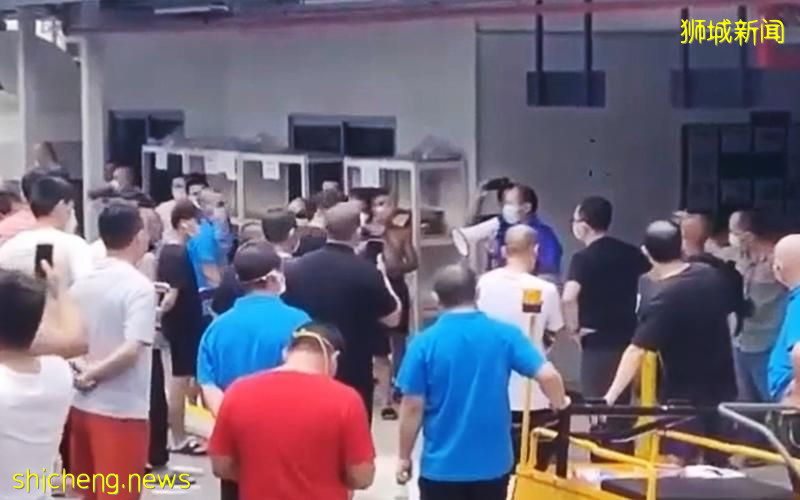 不满确诊者延迟隔离伙食质量差 一宿舍发生客工聚集警方到场介入