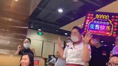 海底捞血亏10亿,张勇凭啥还是新加坡首富