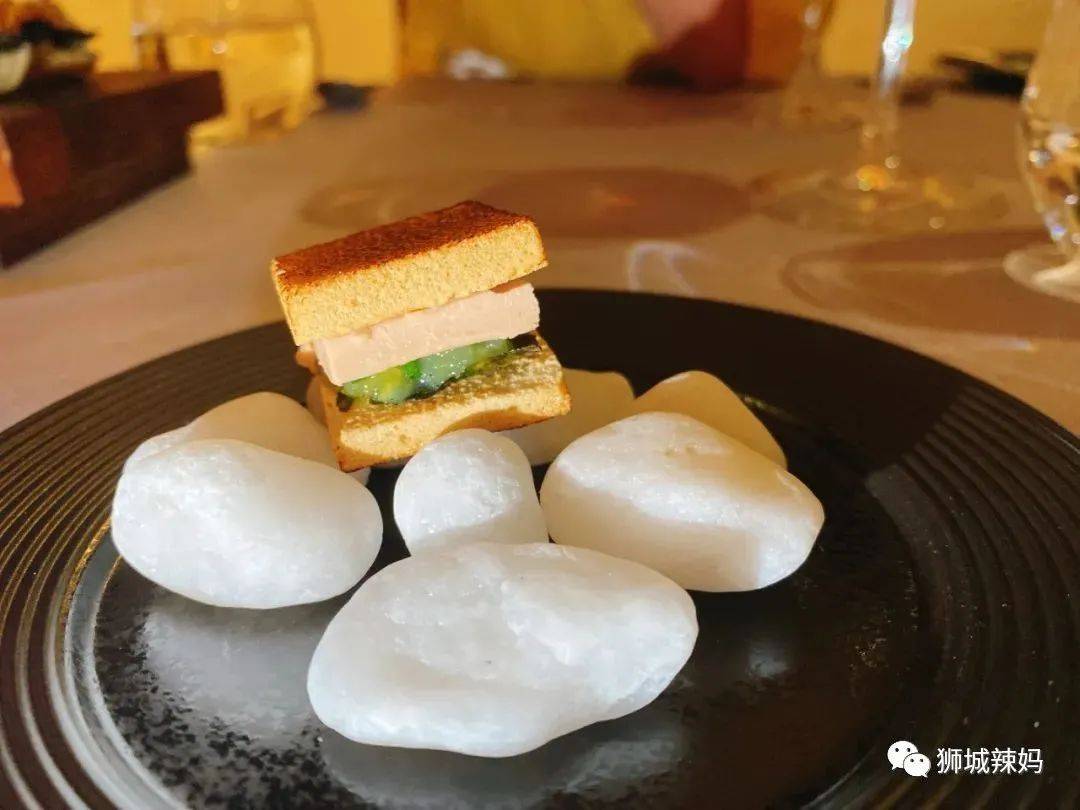 親自打卡!我在烏節路挖到一家超有feel的米其林餐廳