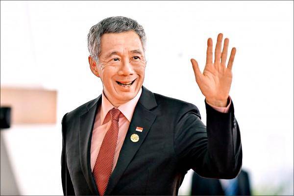 新加坡现任总理李显龙，父亲是李光耀，妻子也是大人物