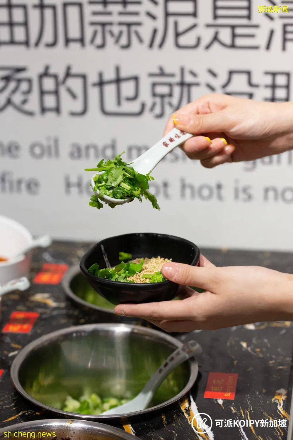 小木凳自助火锅新店开业两人同行一人免单，还送菜