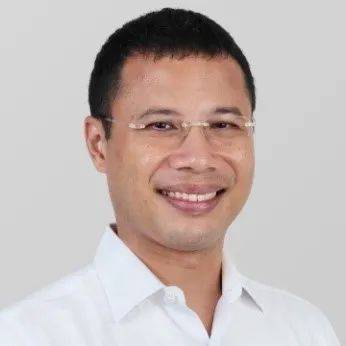 新加坡新一屆國會，半數議員竟然都畢業于新加坡國立大學