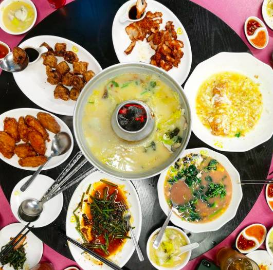 下雨天,来一碗暖心又暖胃的鱼头汤吧!盘点新加坡必吃的7家老字号鱼头炉