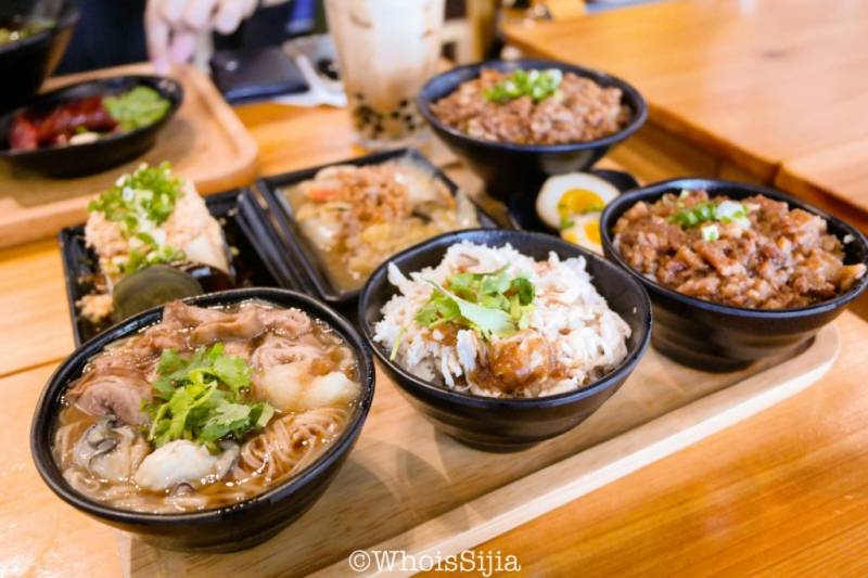 新加坡最好吃的鹵肉飯!!帶上你的味蕾假裝去台灣!!超正宗&創新鹵肉飯全覆蓋