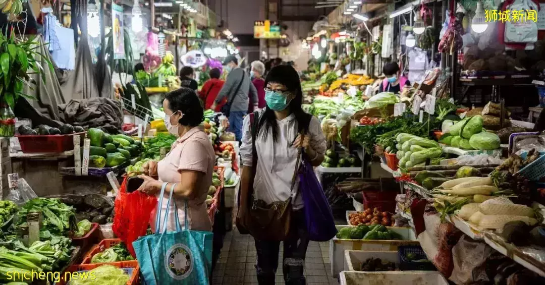新加坡公司高管为三餐温饱打电话求助！“工资跟不上涨价...”