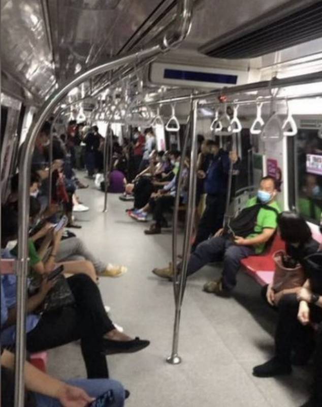 實拍!新加坡地鐵線大崩潰!人擠人,黑暗中被鎖車廂三小時