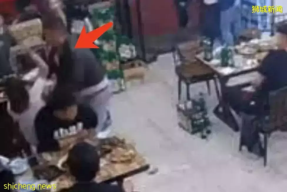 全員抓獲！唐山打人男子，如果在新加坡，會被鞭刑