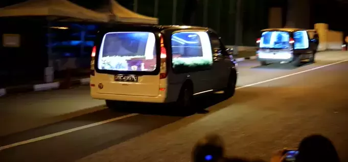 实拍!新加坡11岁遇害双胞胎火化,仅姐姐现身送最后一程