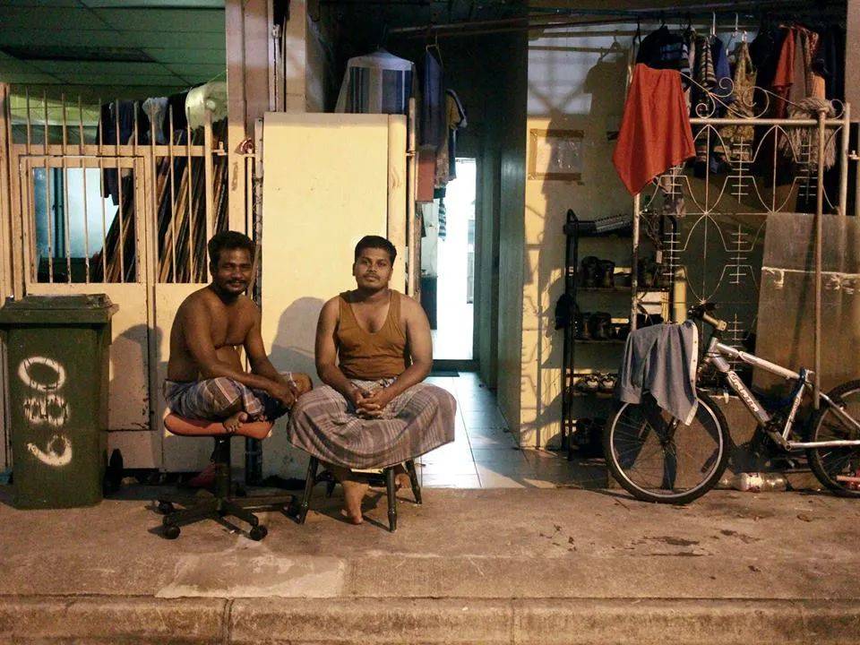 昨晚，我們在新加坡芽籠紅燈區吃雞，是怎樣一種體驗