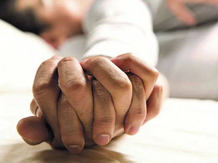 他們在新加坡獻血後,竟被查出有艾滋病