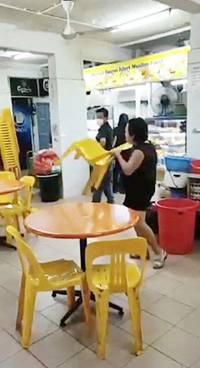 曾吵闹 遭禁到咖啡店 阿嫂发飙丢椅子