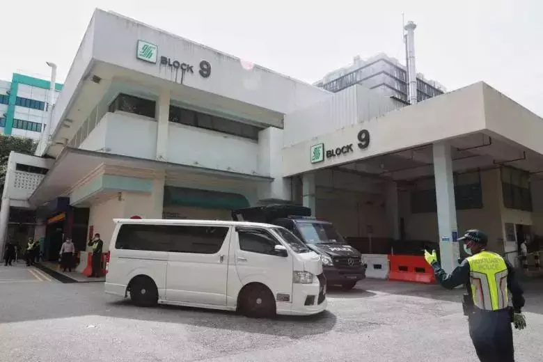 实拍!新加坡11岁遇害双胞胎火化,仅姐姐现身送最后一程