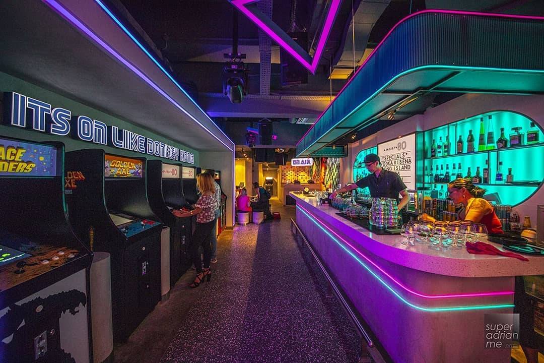 新加坡創意主題酒吧🍻 下班後來幹一杯！精致高雅、高空酒吧、動感電玩、火車主題都在這裏👀