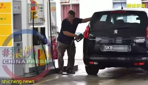 物價飙升!20年第一次,跟兩元店說再見!新加坡買車車牌就要近50萬人民幣