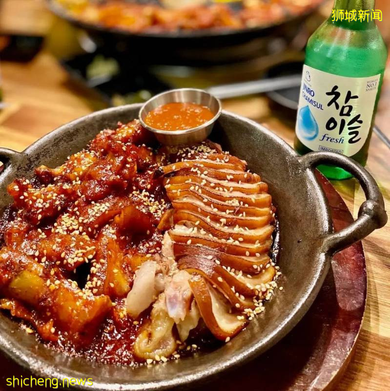 沒有什麽比烤肉更有人間煙火的美食了,獅城那些“滋滋”作響的烤肉,在向你招手