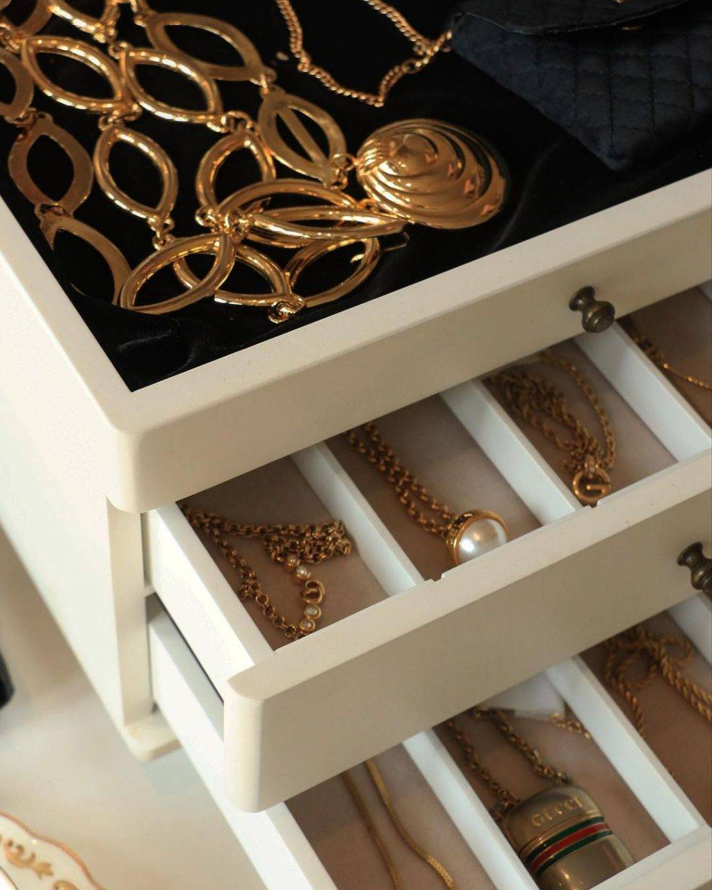 神仙中古店Vintage By Née Collective😍複古高奢包包+飾品+餐具、環境優雅華麗,記得提早預約🔖