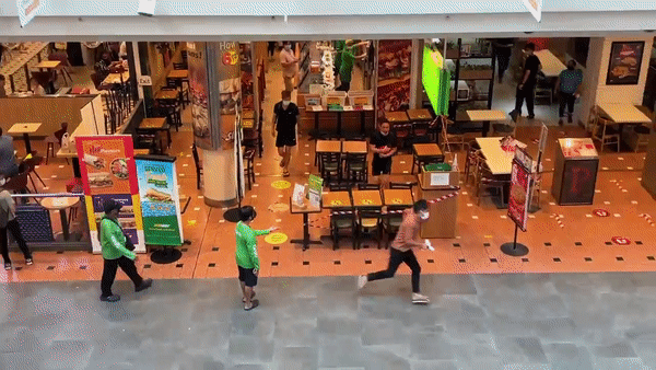 这个中国人在新加坡帮朋友转账，竟坐牢3周