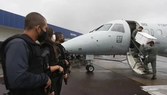 百亿剂新冠疫苗全球行,需1500万个冷藏箱,新加坡港正成为拥堵港口